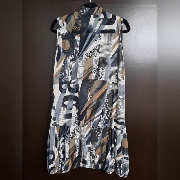 Color Story Abstract Sheer Tunic Vest - Picture 2 of 10